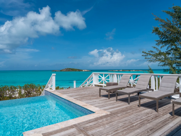 Luxurious Beachfront Villa in Little Exuma - 4-Bedroom Getaway